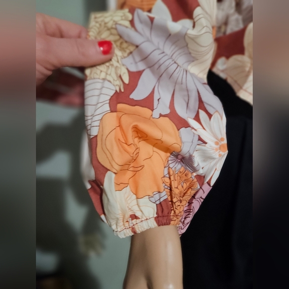 LISTICLE Floral V-Neck Blouse | Smocked Waist Romantic Boho Top.Size S (NWT) - Picture 13 of 16